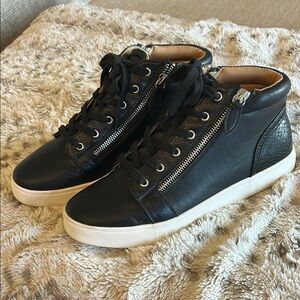 DV by Dolce Vita black platform Alison sneaker - size 9.5